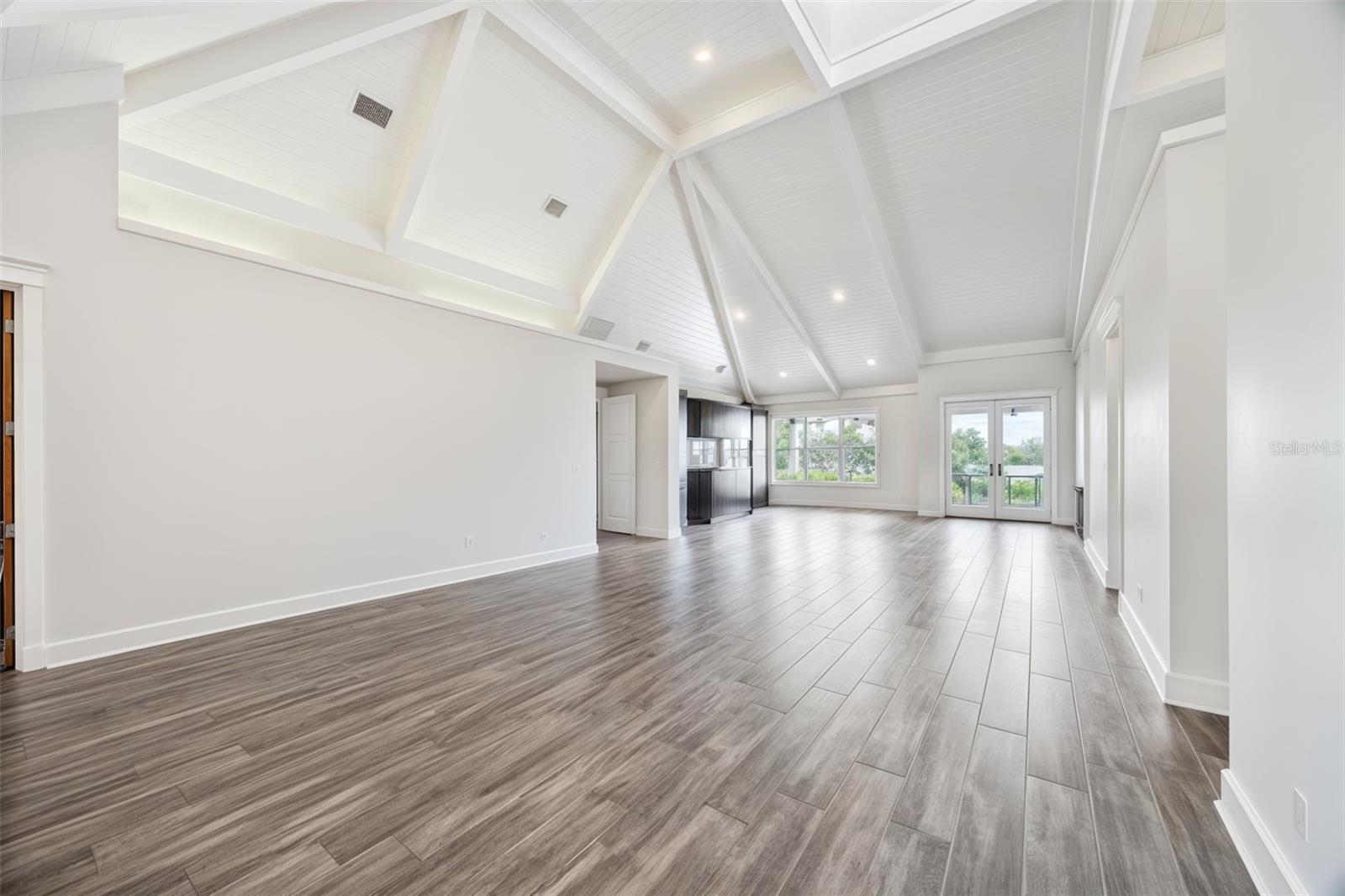 Listing photo id 12 for 80 Shore Drive