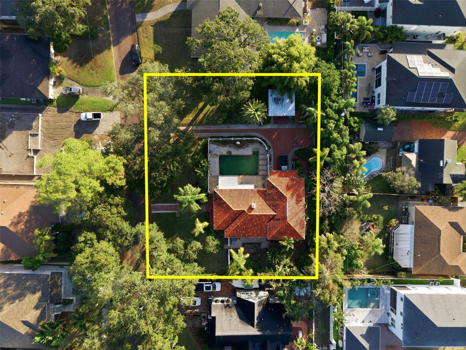 Image 3 of 8 For 720 35th Avenue N