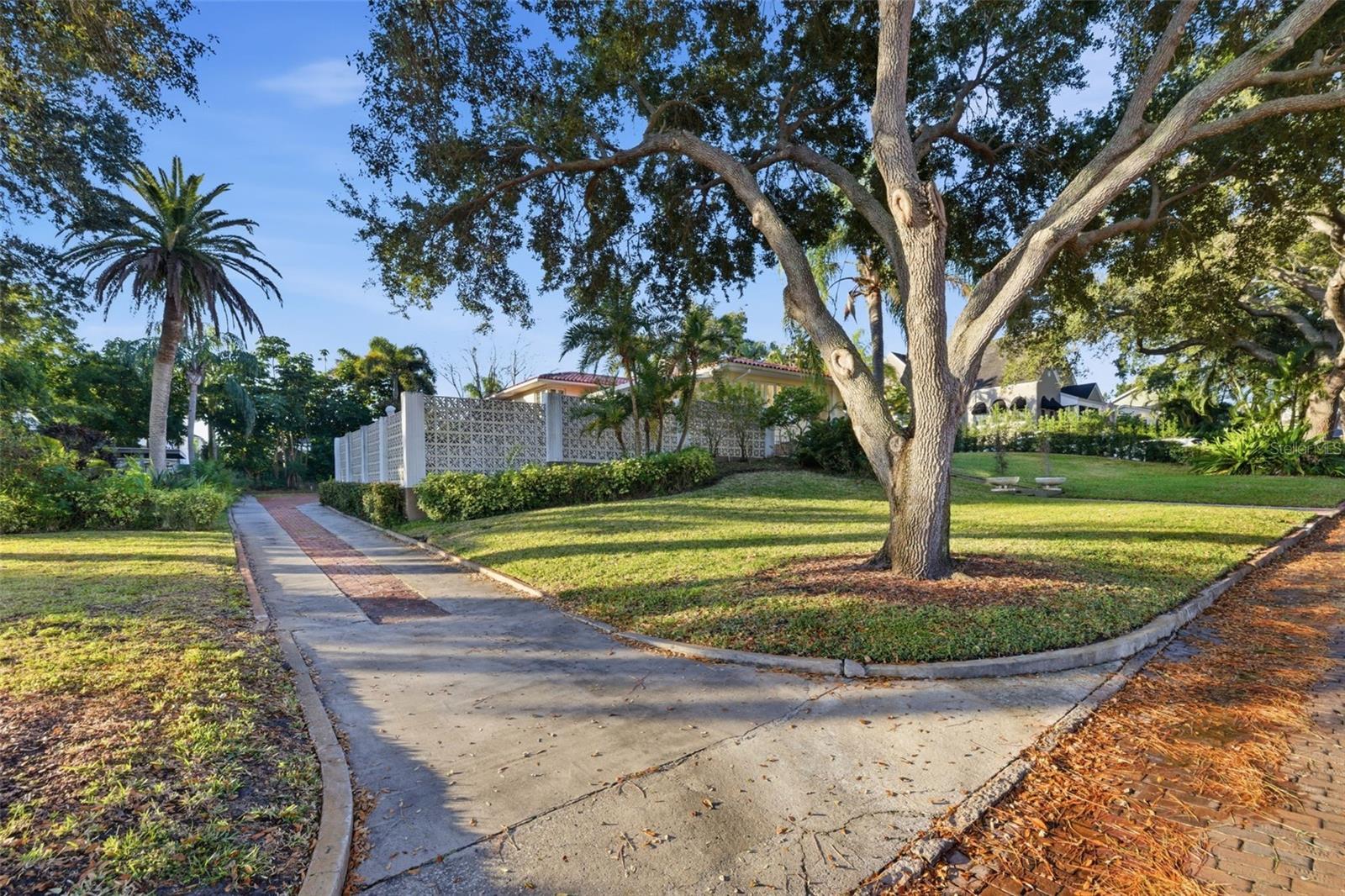 Image 6 of 8 For 720 35th Avenue N