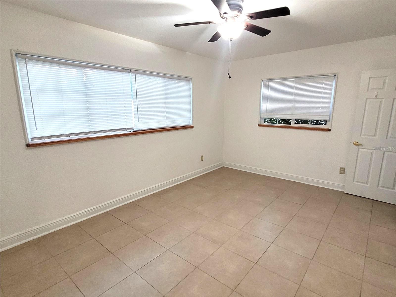 Image 11 of 19 For 356 Overbrook Drive E