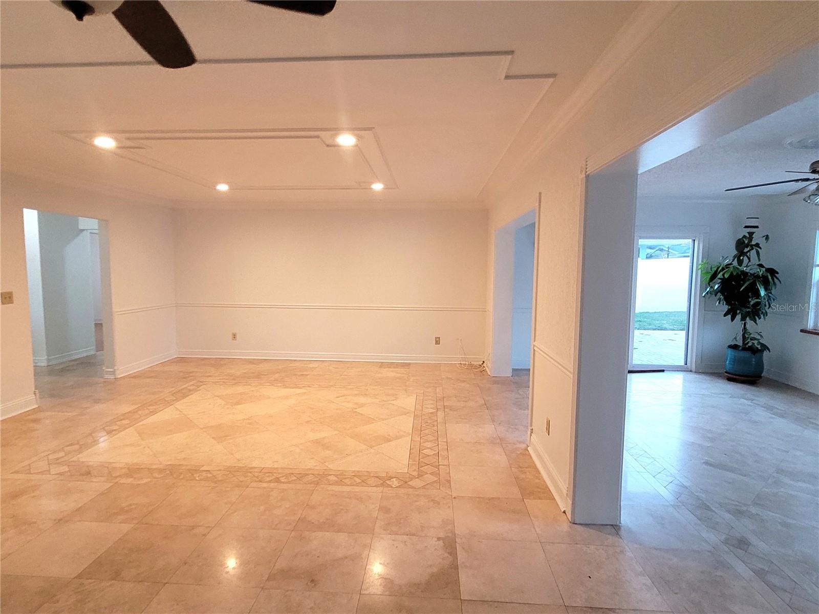 Image 4 of 19 For 356 Overbrook Drive E