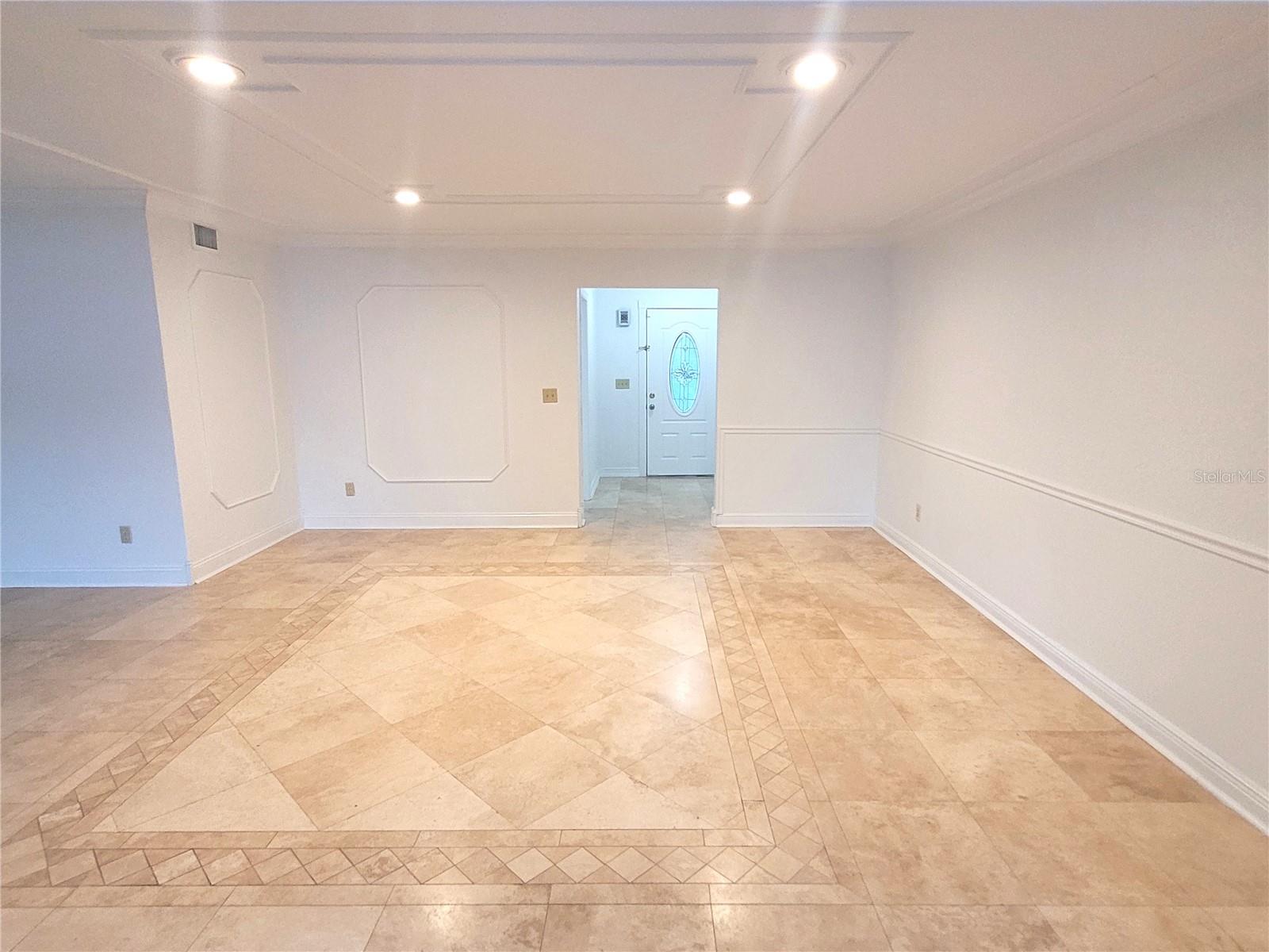 Image 7 of 19 For 356 Overbrook Drive E