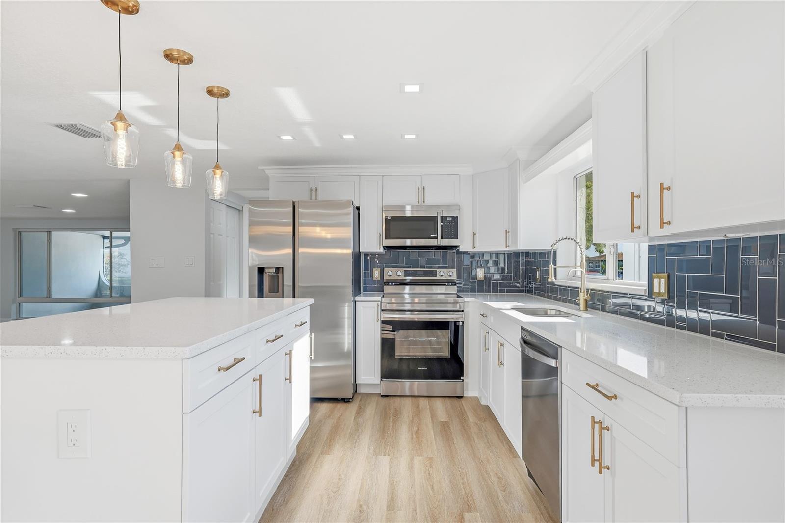 Image 10 of 47 For 9821 Lakeside Lane