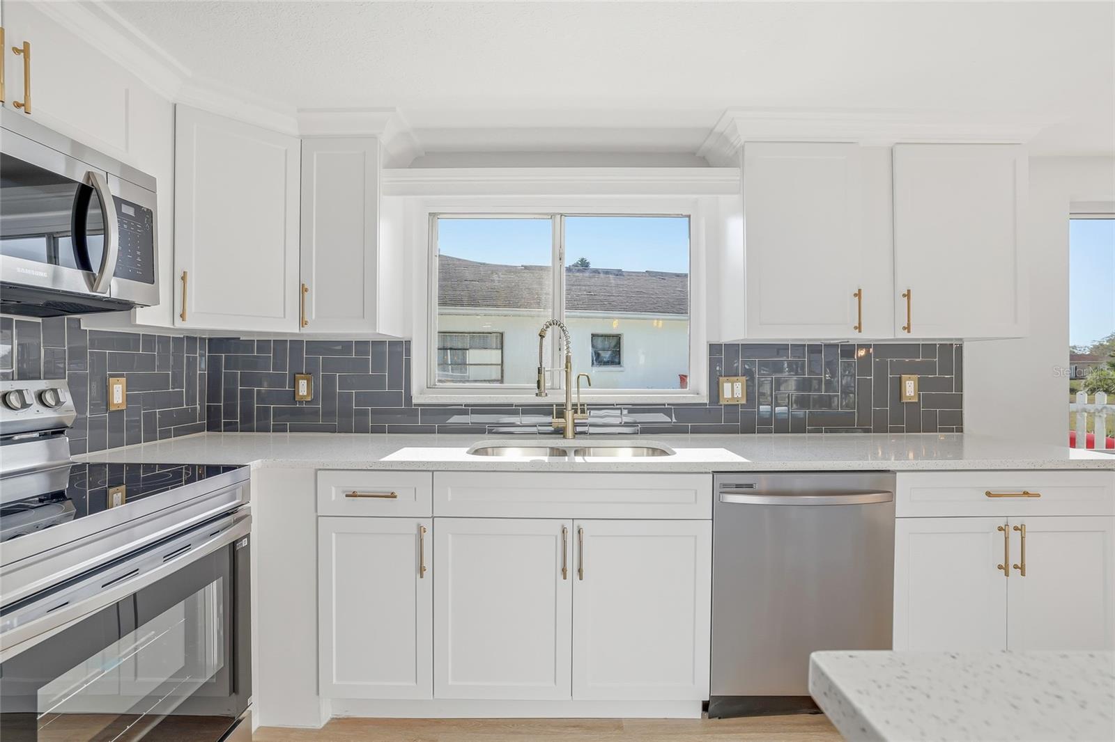 Image 12 of 47 For 9821 Lakeside Lane