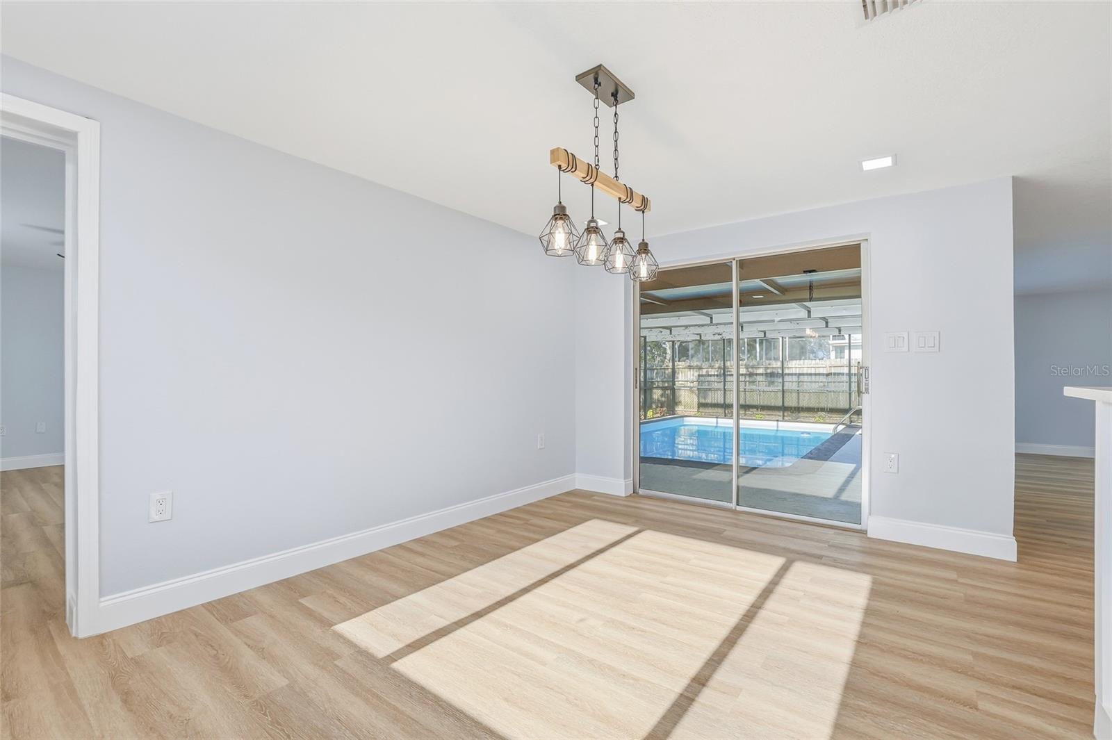 Image 14 of 47 For 9821 Lakeside Lane