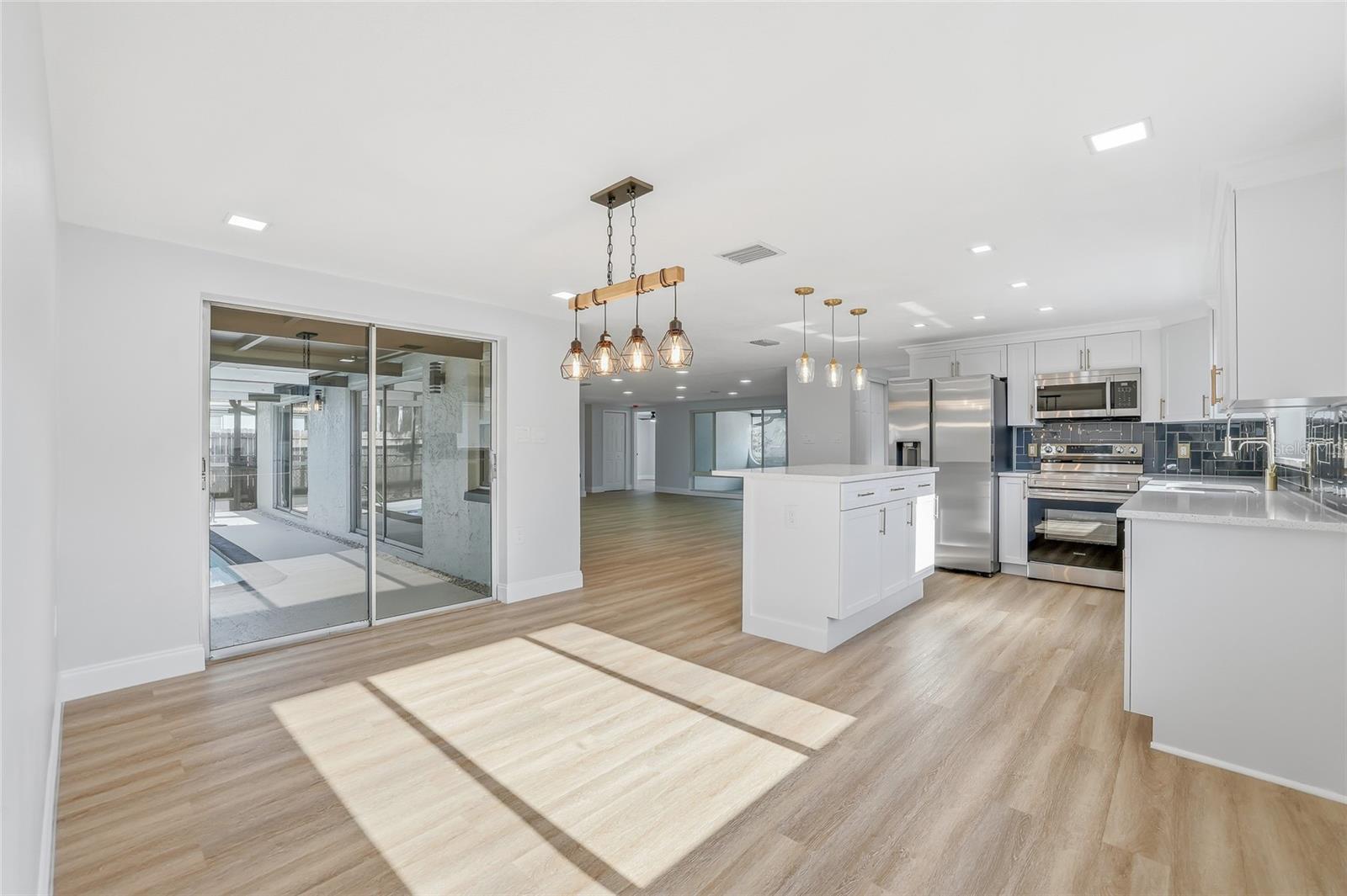 Image 16 of 47 For 9821 Lakeside Lane