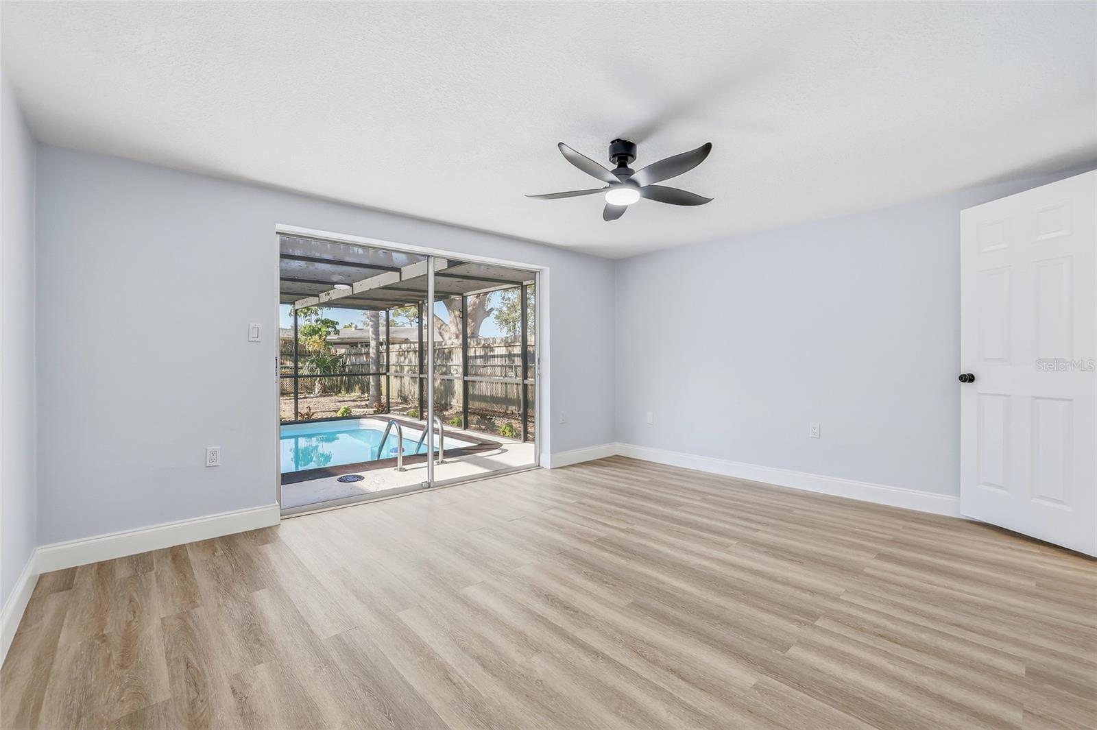 Image 17 of 47 For 9821 Lakeside Lane