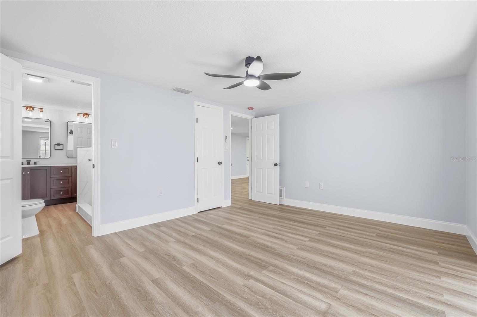 Image 19 of 47 For 9821 Lakeside Lane