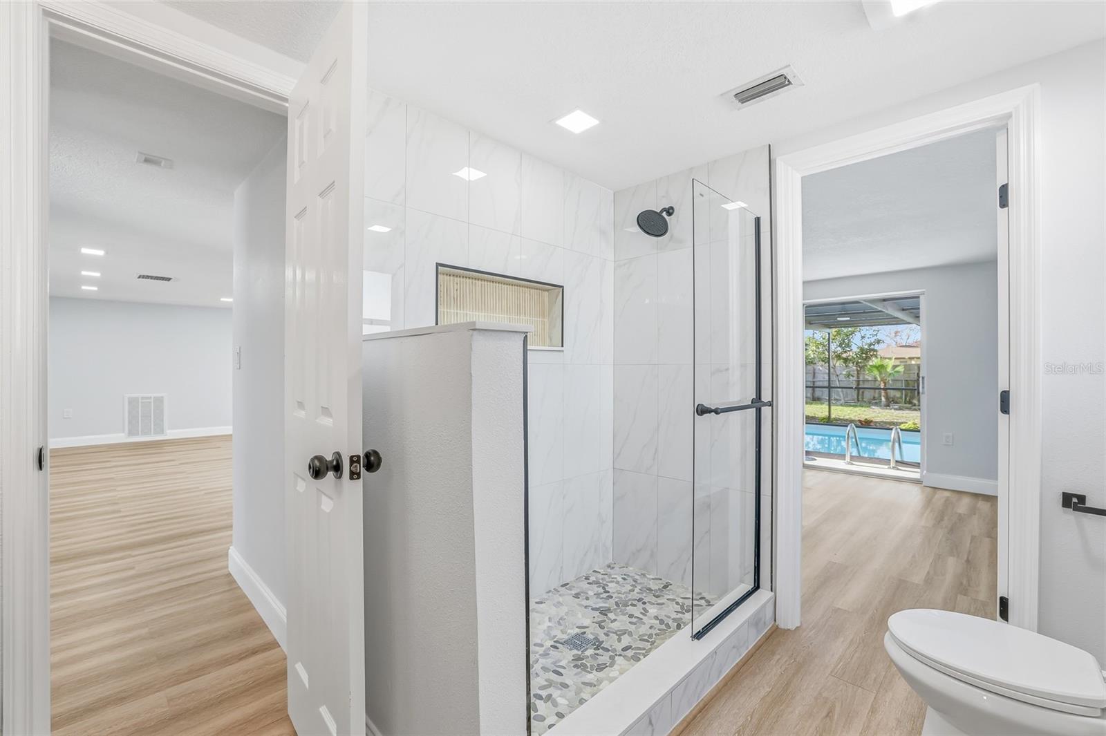 Image 23 of 47 For 9821 Lakeside Lane