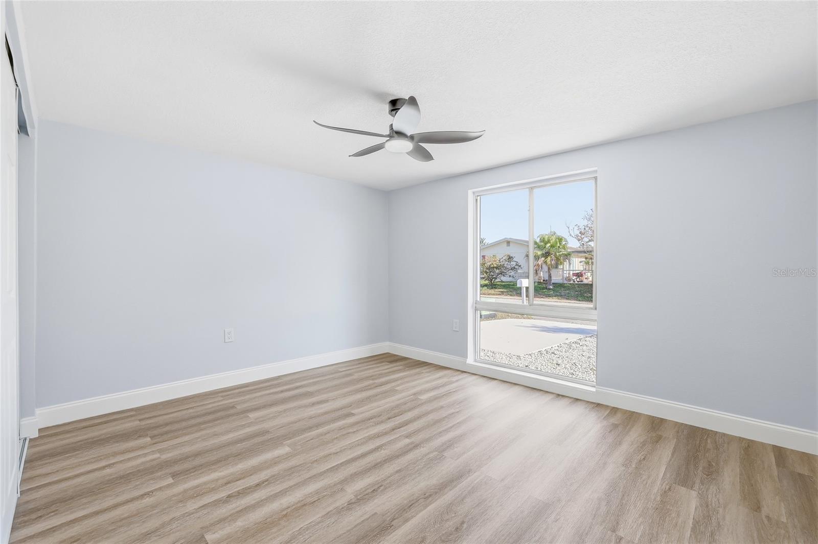 Image 27 of 47 For 9821 Lakeside Lane