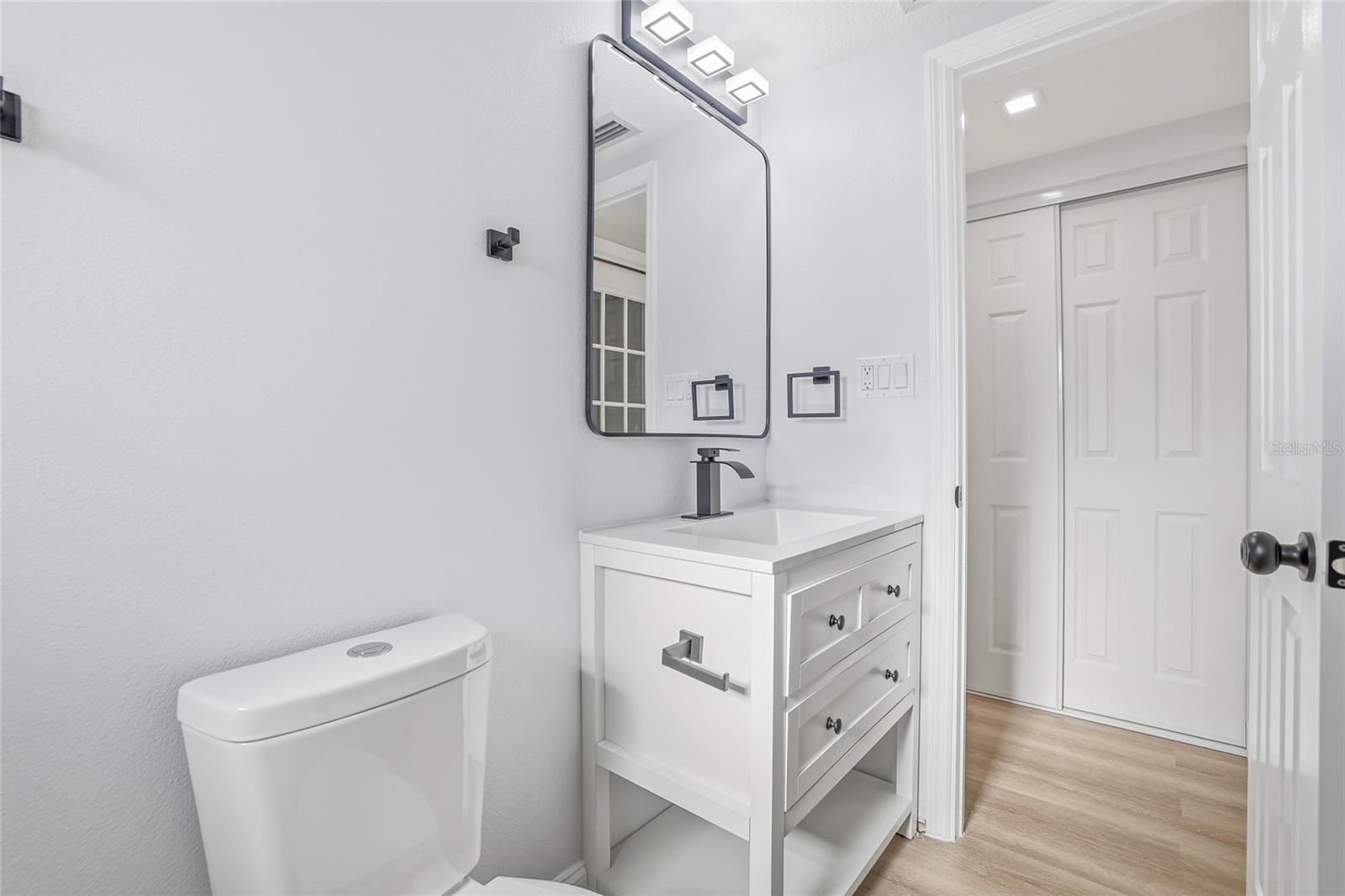 Image 30 of 47 For 9821 Lakeside Lane