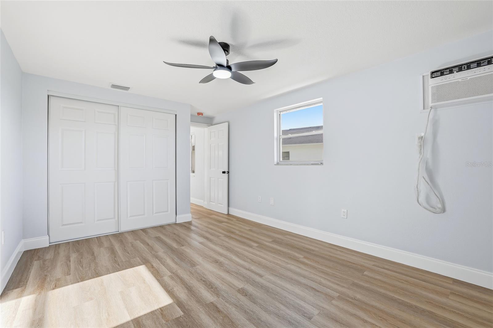 Image 33 of 47 For 9821 Lakeside Lane