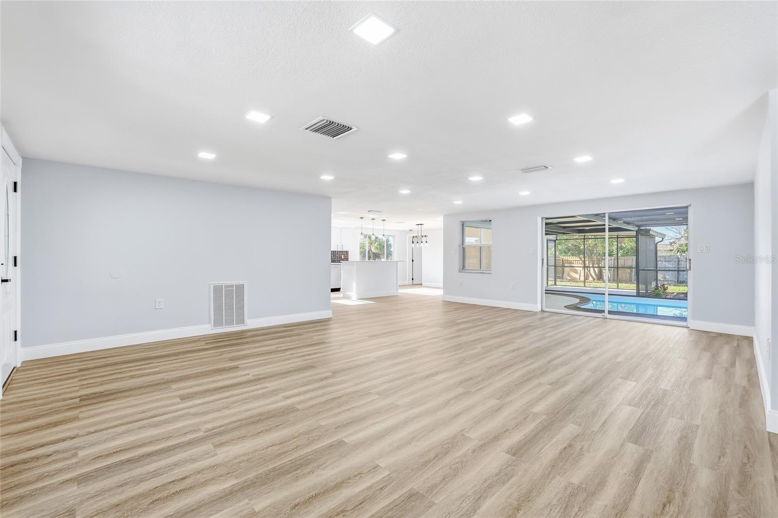 Image 4 of 47 For 9821 Lakeside Lane