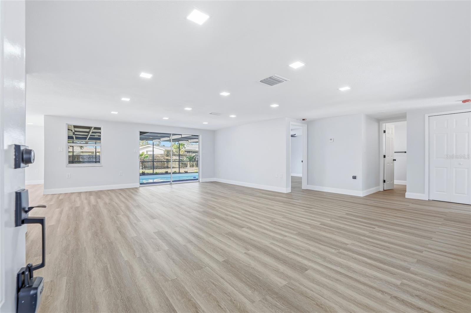 Image 5 of 47 For 9821 Lakeside Lane