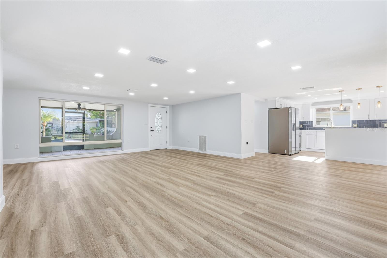 Image 6 of 47 For 9821 Lakeside Lane