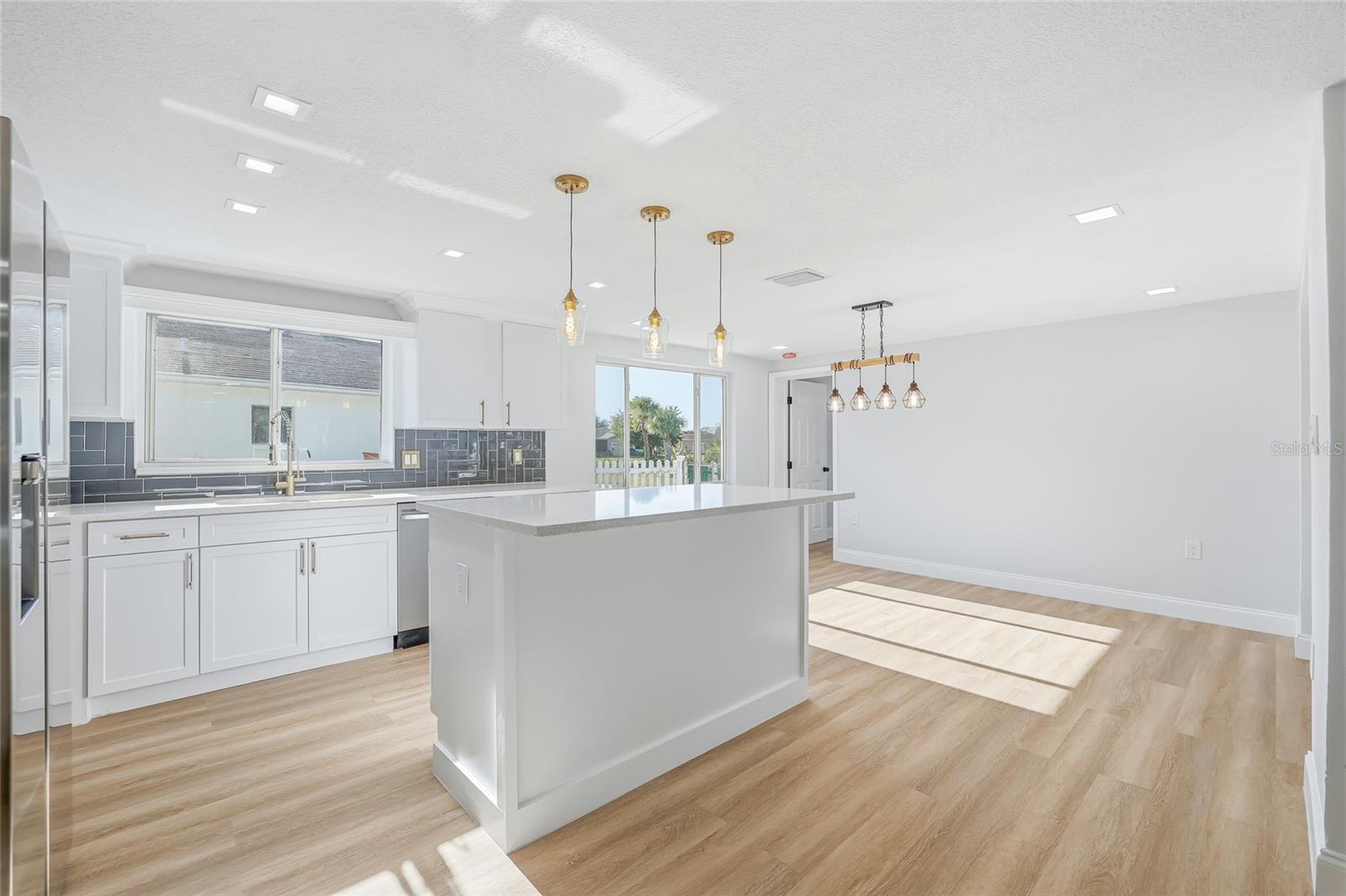 Image 8 of 47 For 9821 Lakeside Lane