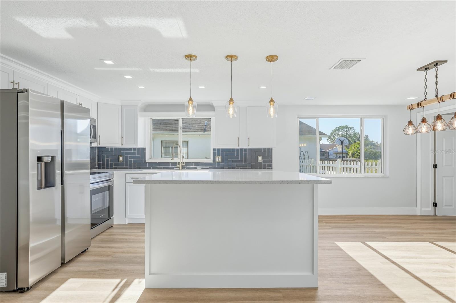 Image 9 of 47 For 9821 Lakeside Lane