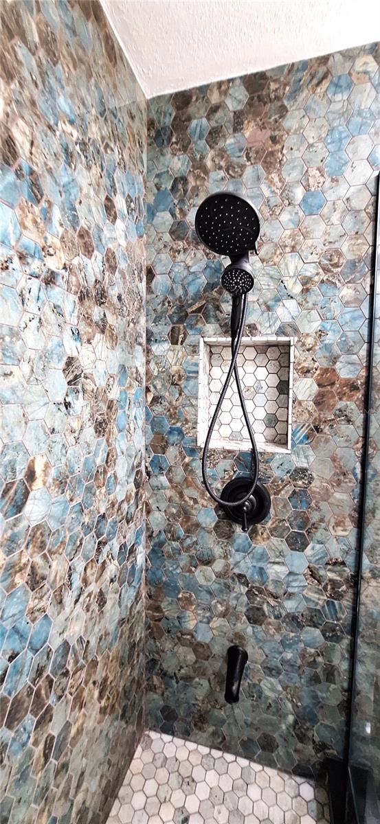 Image 10 of 53 For 5950 49th Avenue N