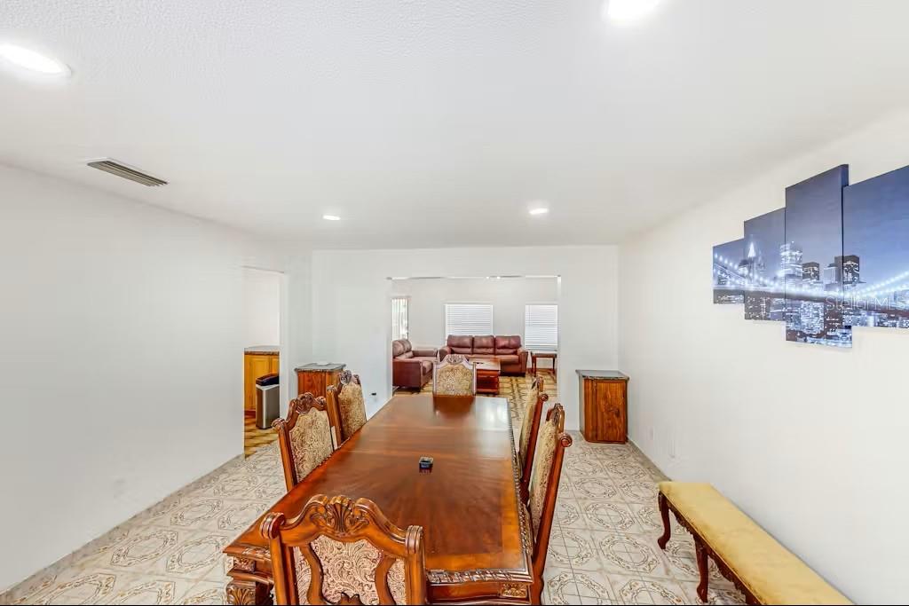 Listing photo id 8 for 6223 Travis Boulevard