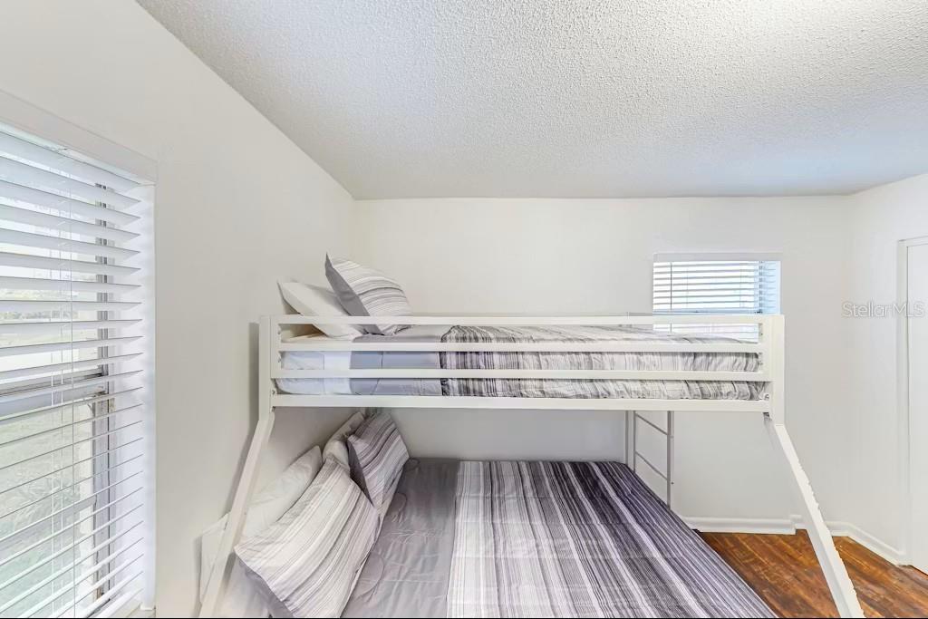 Listing photo id 17 for 6223 Travis Boulevard