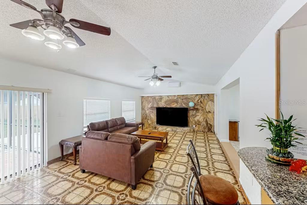 Listing photo id 0 for 6223 Travis Boulevard