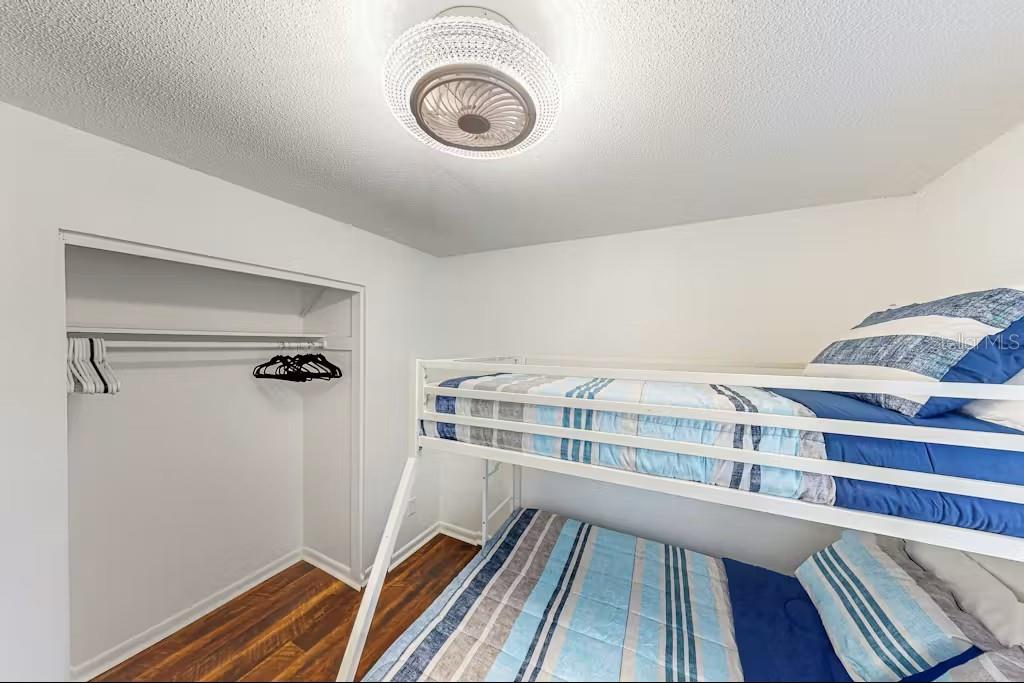 Listing photo id 19 for 6223 Travis Boulevard