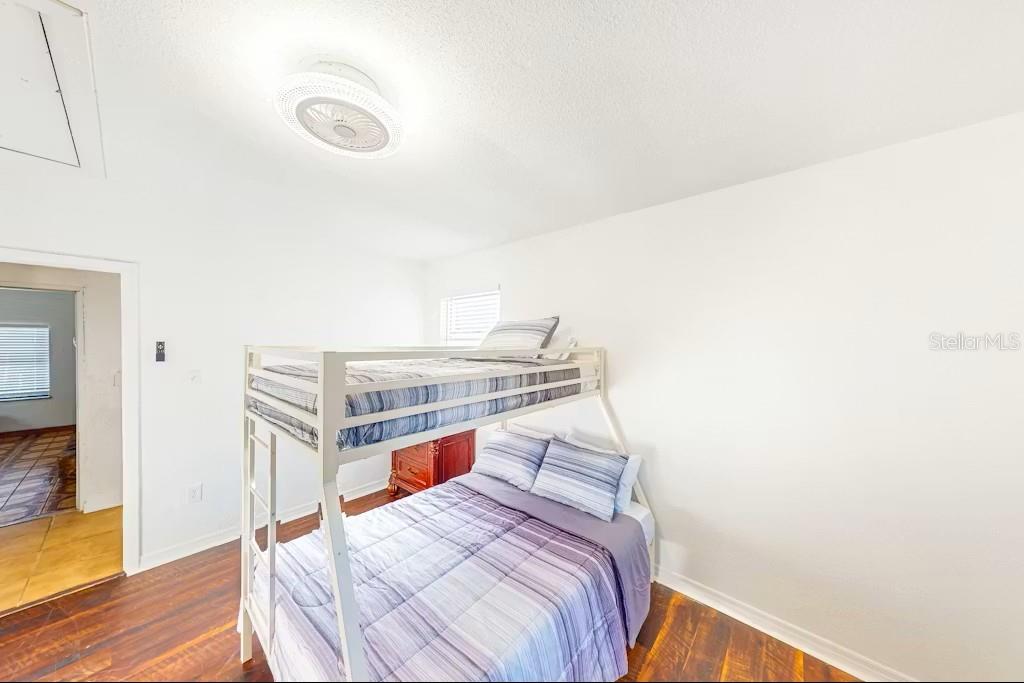 Listing photo id 21 for 6223 Travis Boulevard