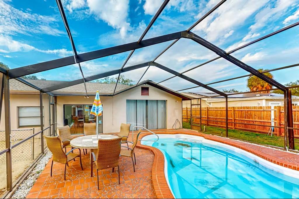 Listing photo id 1 for 6223 Travis Boulevard