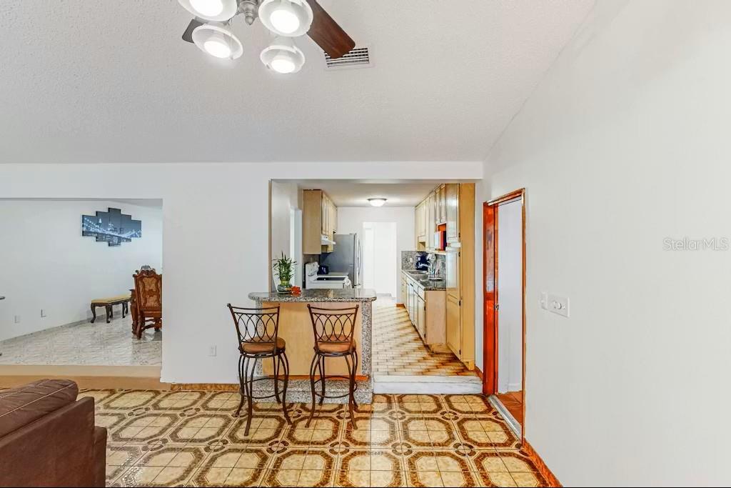 Listing photo id 4 for 6223 Travis Boulevard