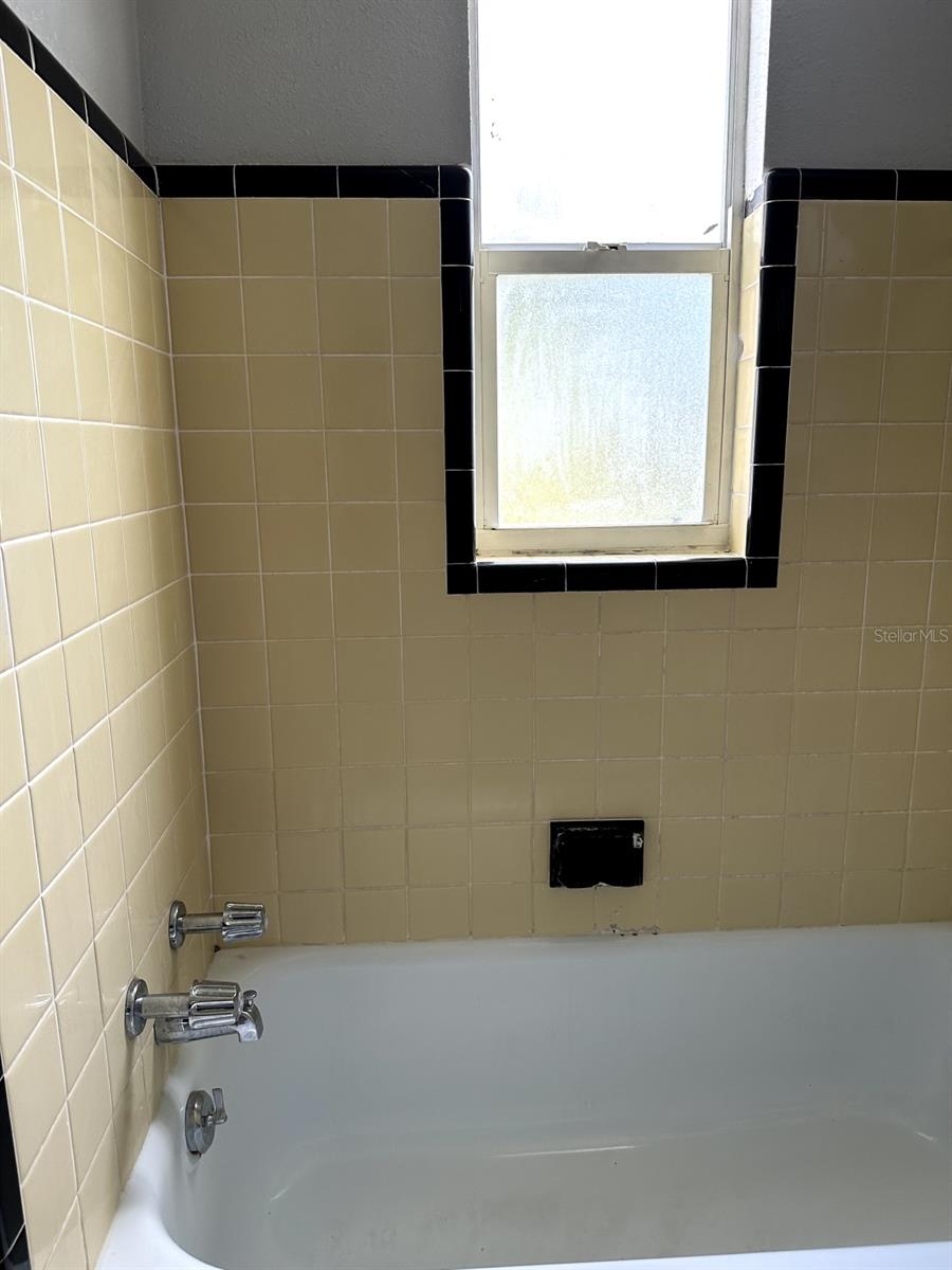 Image 15 of 27 For 715 51st Avenue N