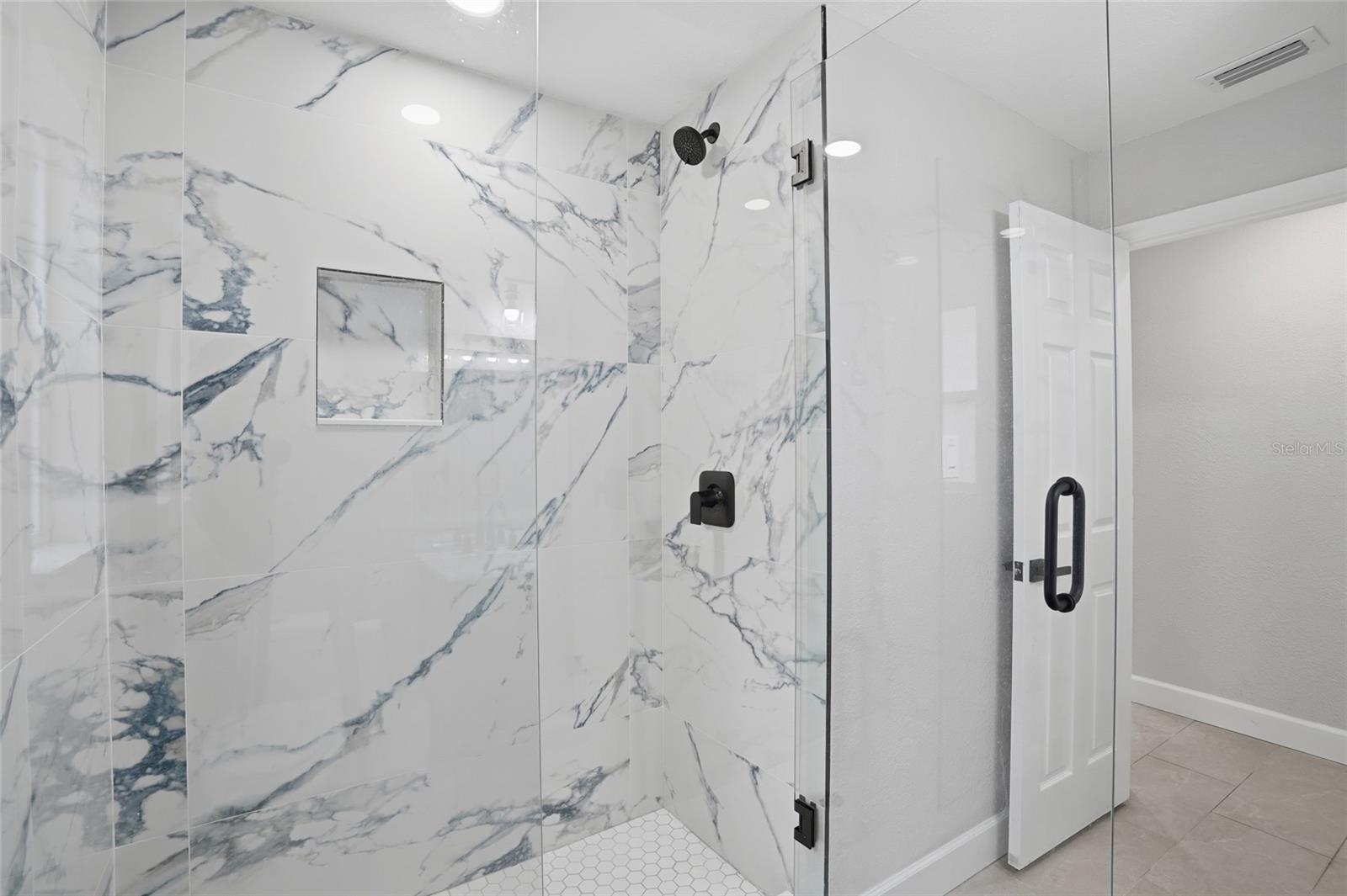 Image 26 of 37 For 11491 60th Lane N