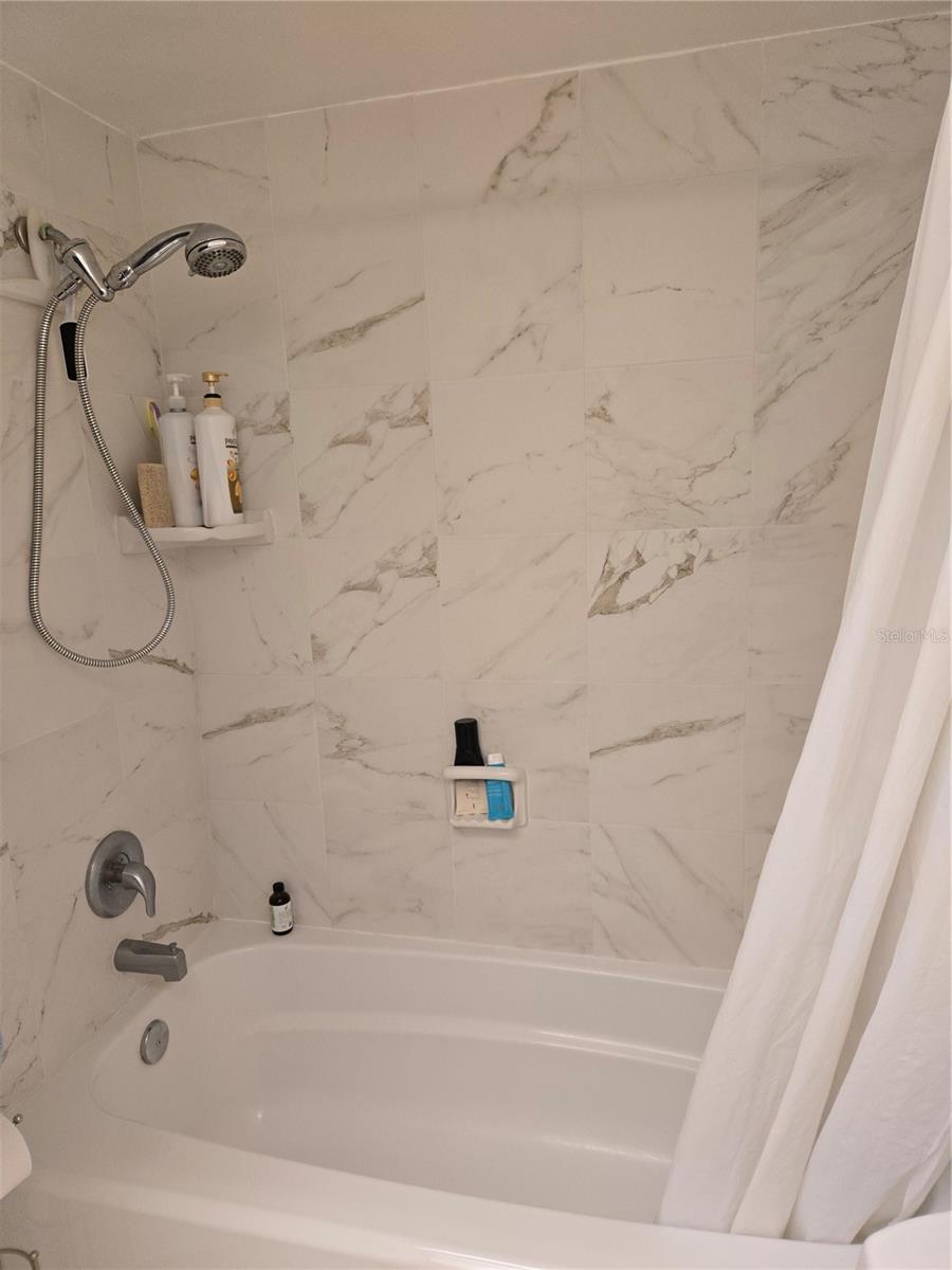 Image 16 of 25 For 4915 Bay Street Ne 322