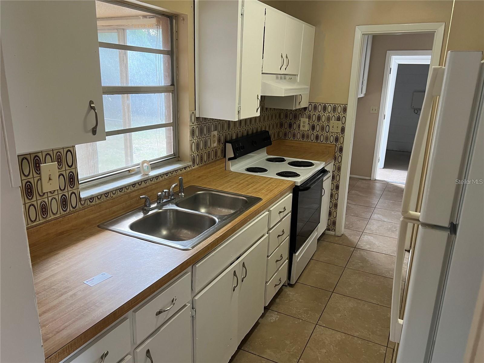 Image 5 of 10 For 3350 Van Nuys Loop