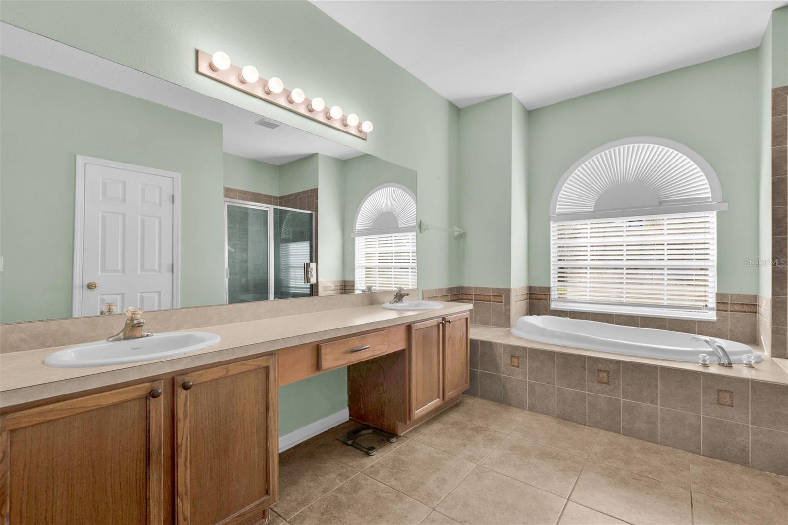 Image 13 of 56 For 11709 Stonewood Gate Drive