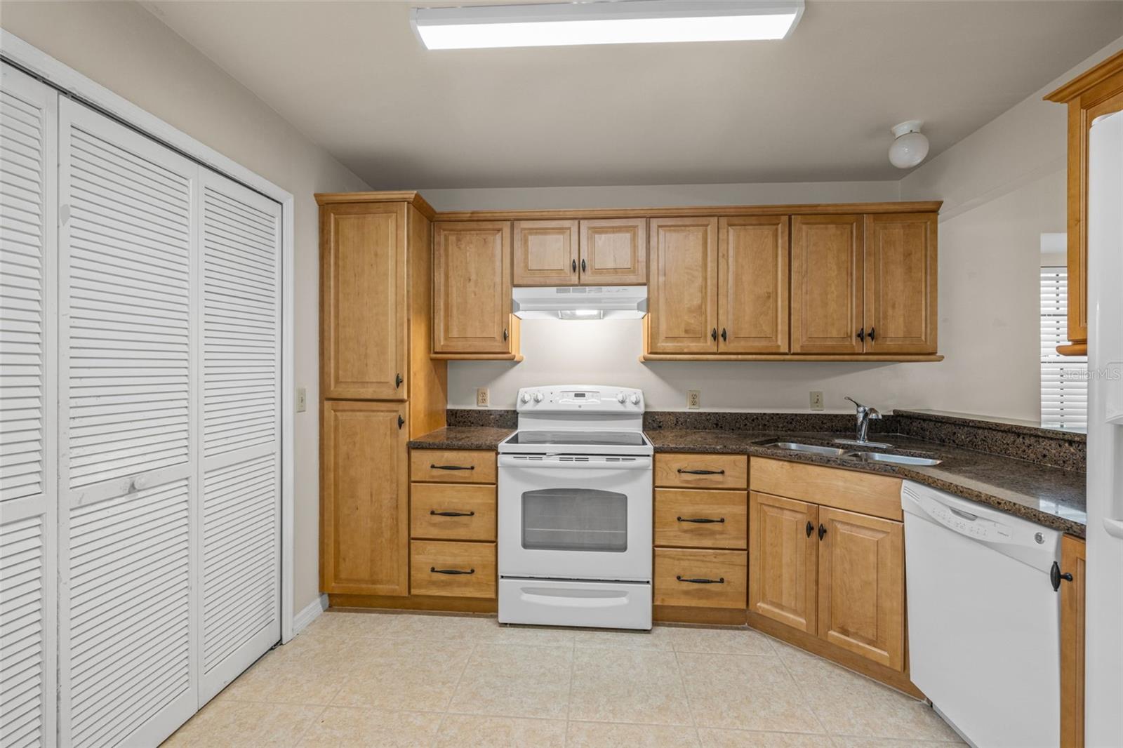 Image 11 of 27 For 5100 Burchette Road 300