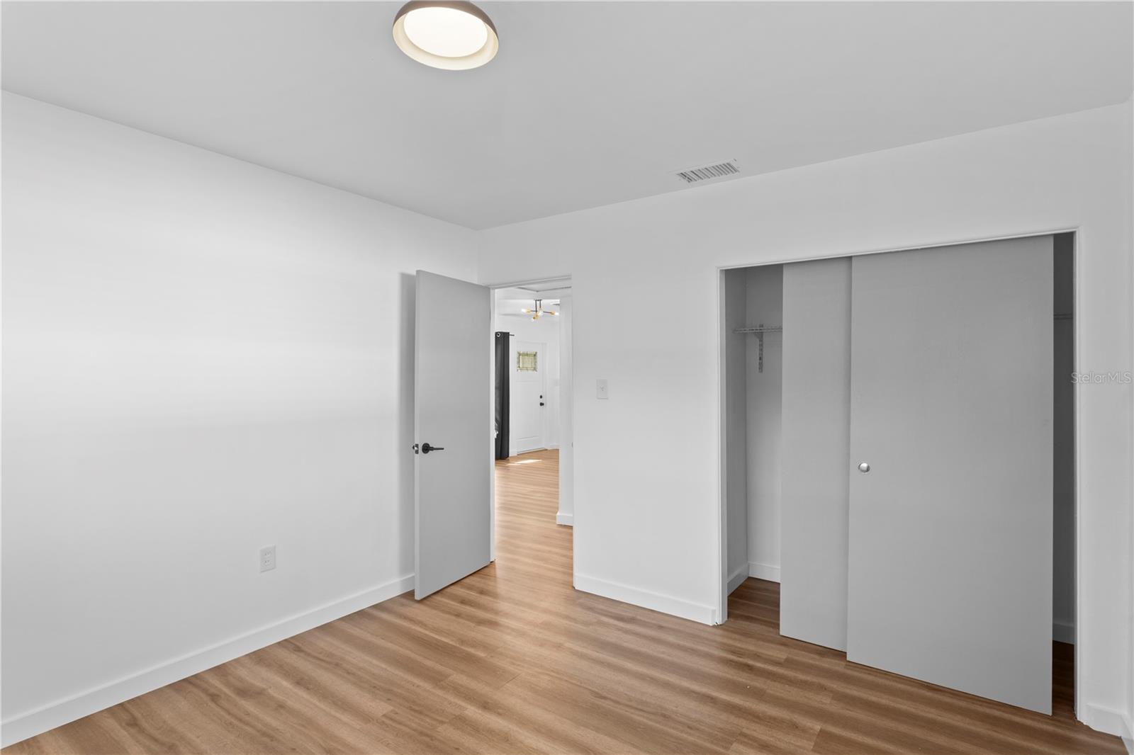 Image 4 of 24 For 10685 109th Street