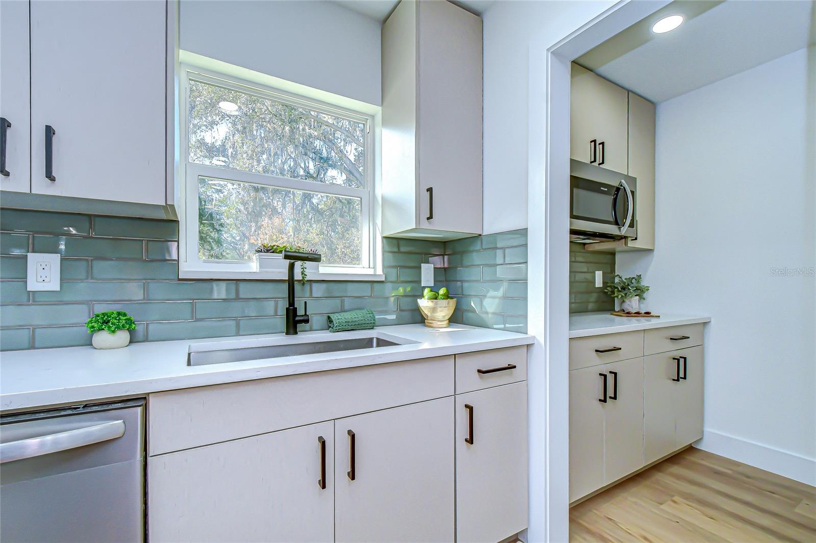 Image 13 of 33 For 909 Lake Charles Circle