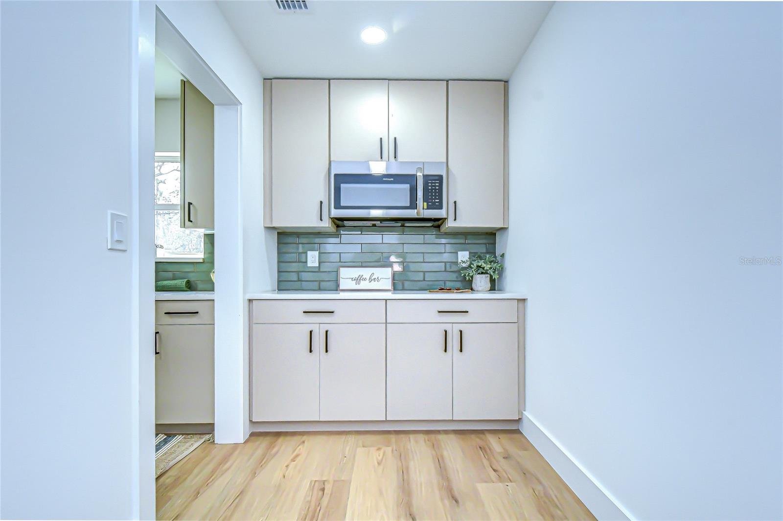 Image 15 of 33 For 909 Lake Charles Circle