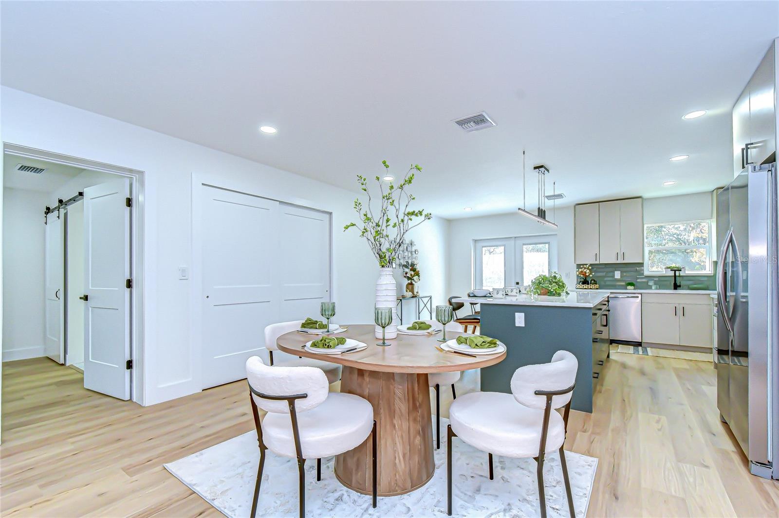 Image 16 of 33 For 909 Lake Charles Circle