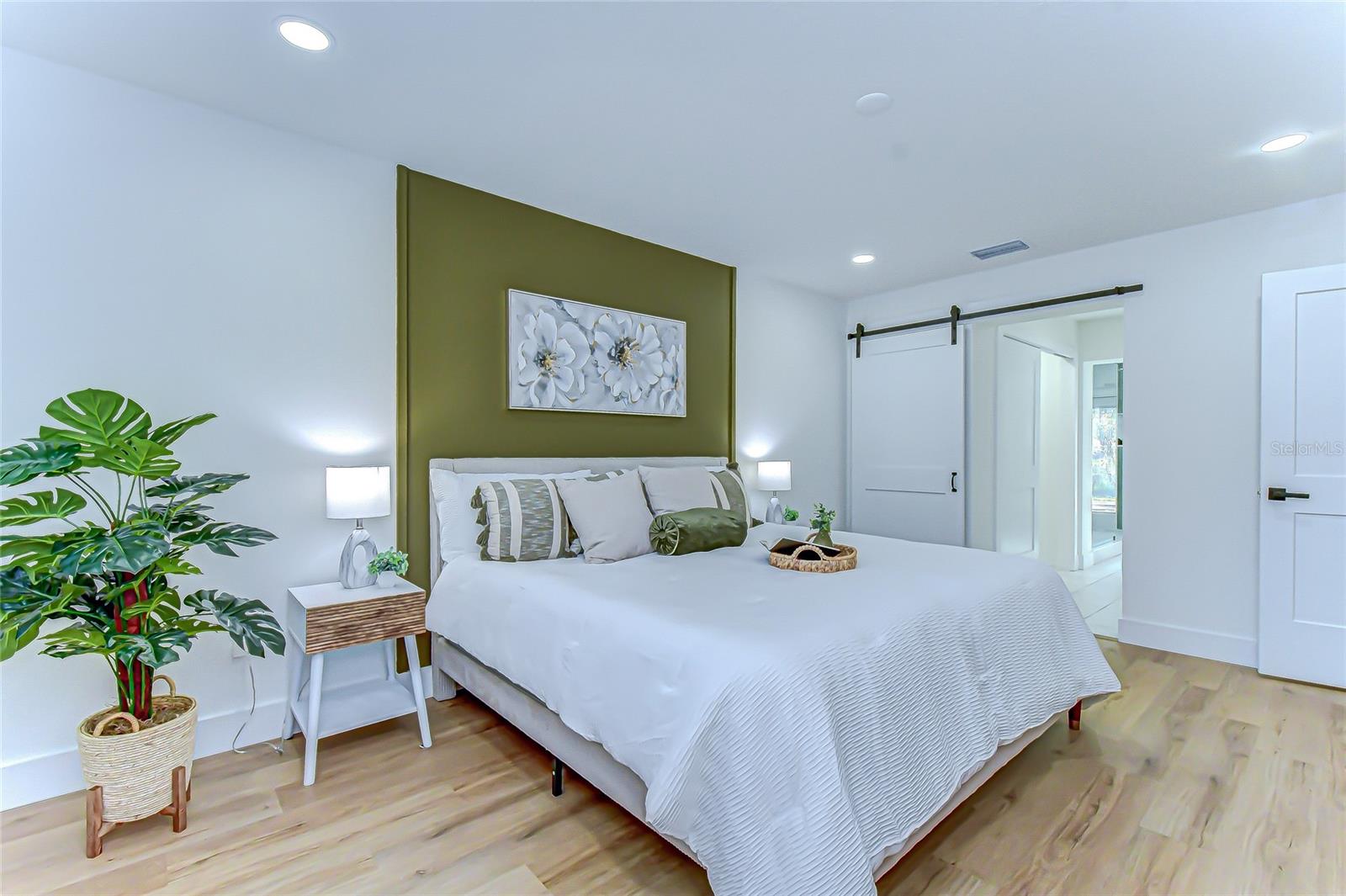 Image 17 of 33 For 909 Lake Charles Circle