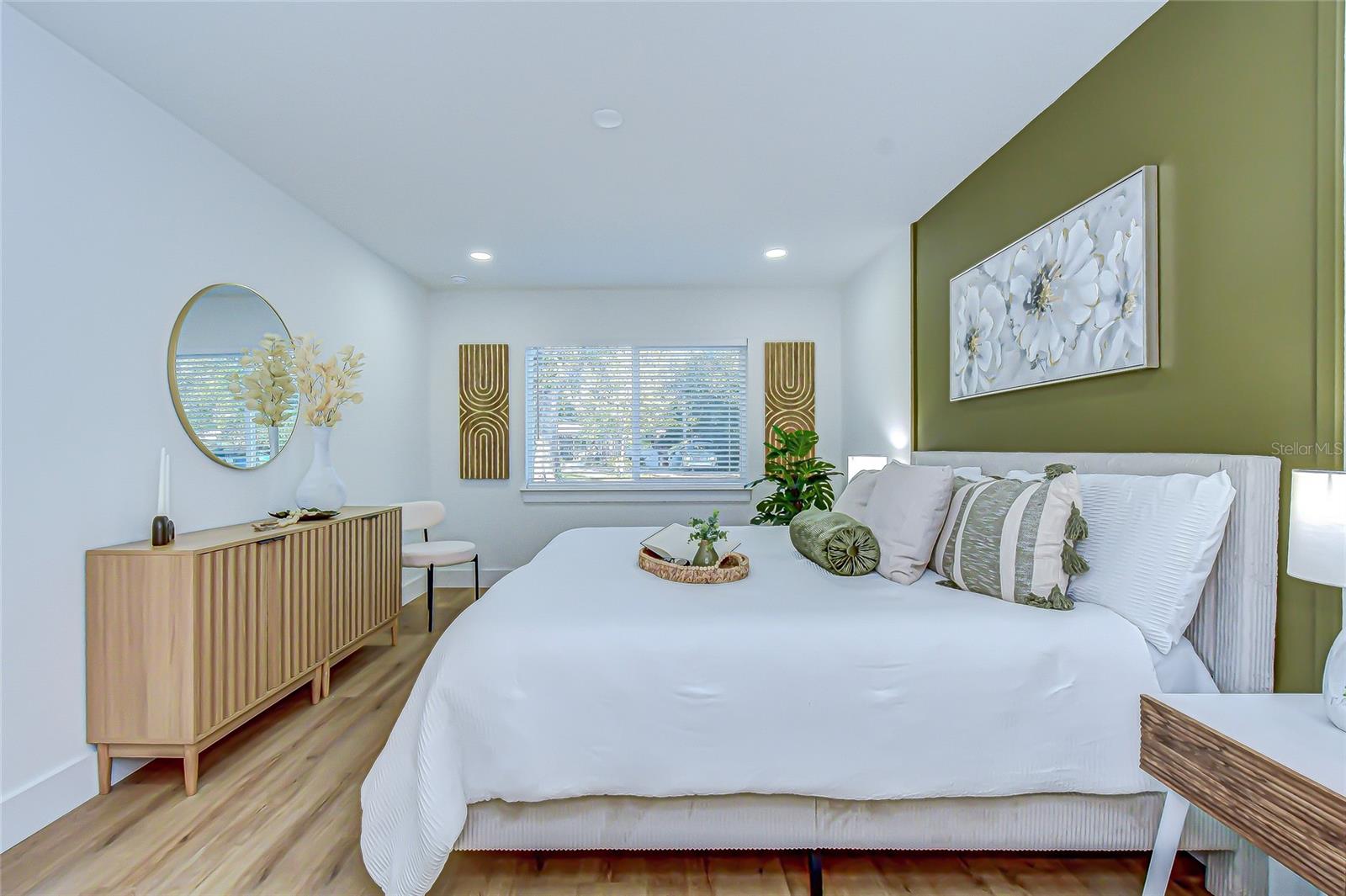 Image 18 of 33 For 909 Lake Charles Circle