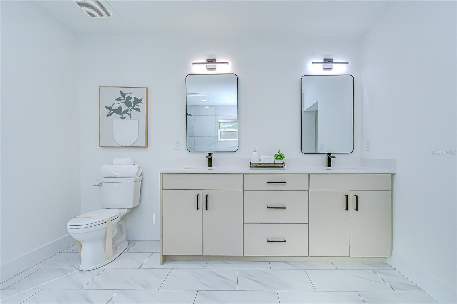 Image 19 of 33 For 909 Lake Charles Circle