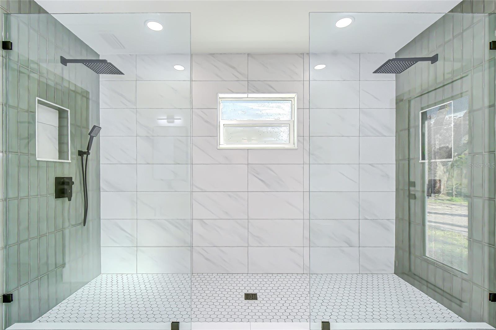 Image 20 of 33 For 909 Lake Charles Circle