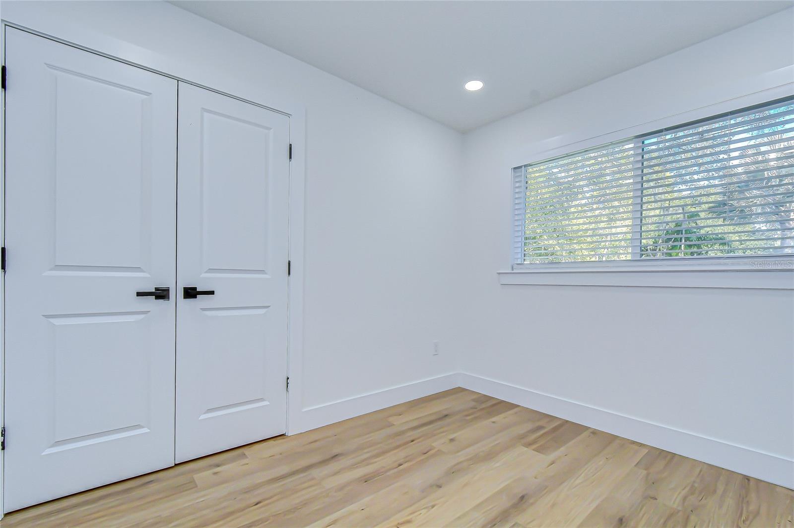 Image 22 of 33 For 909 Lake Charles Circle