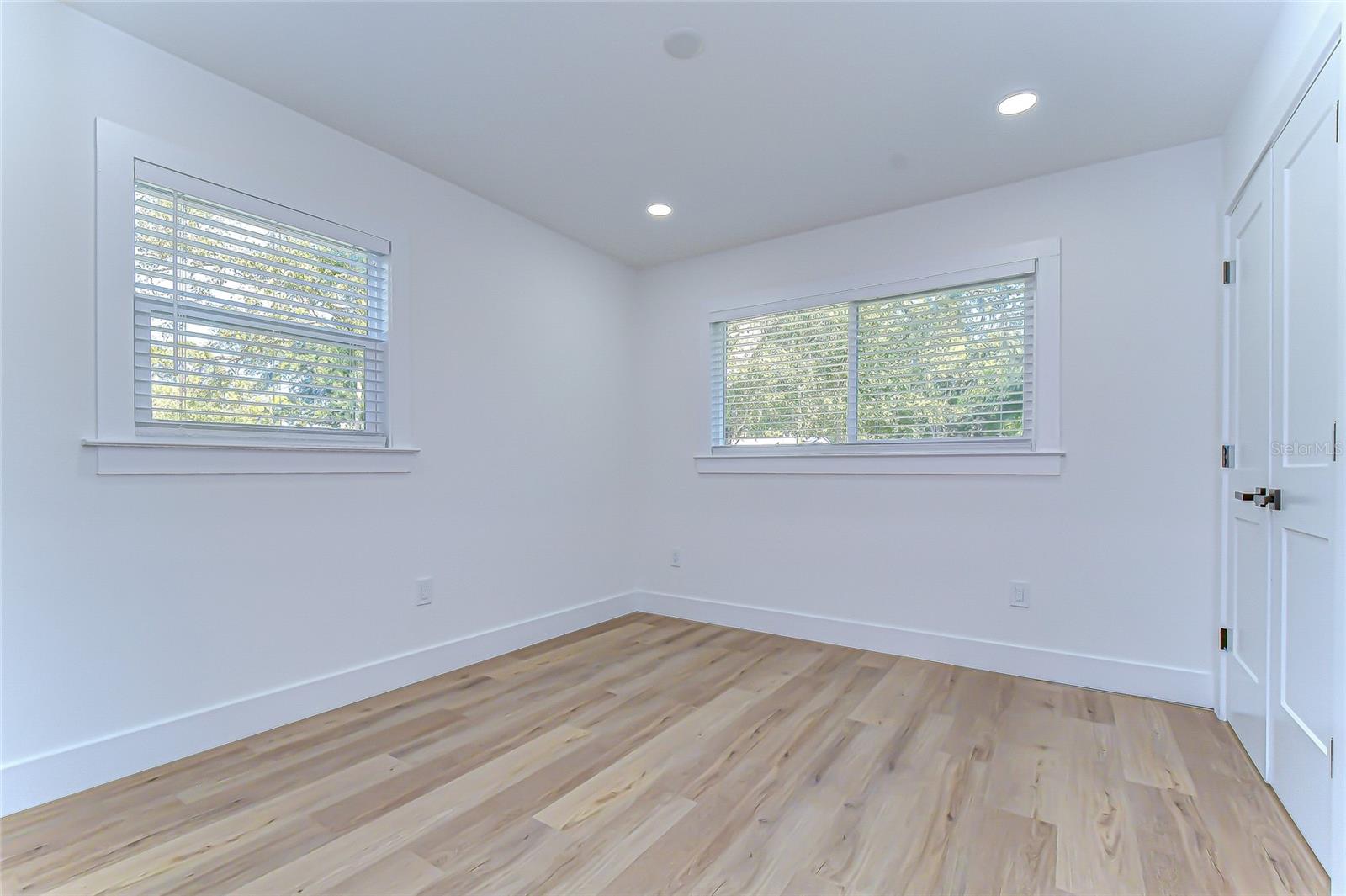 Image 23 of 33 For 909 Lake Charles Circle