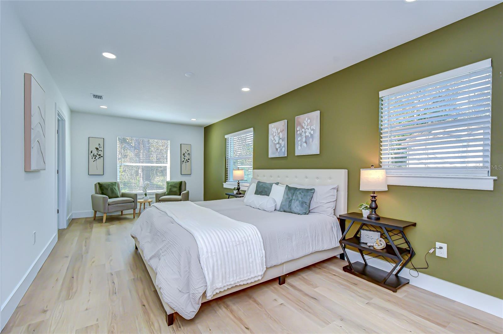 Image 25 of 33 For 909 Lake Charles Circle