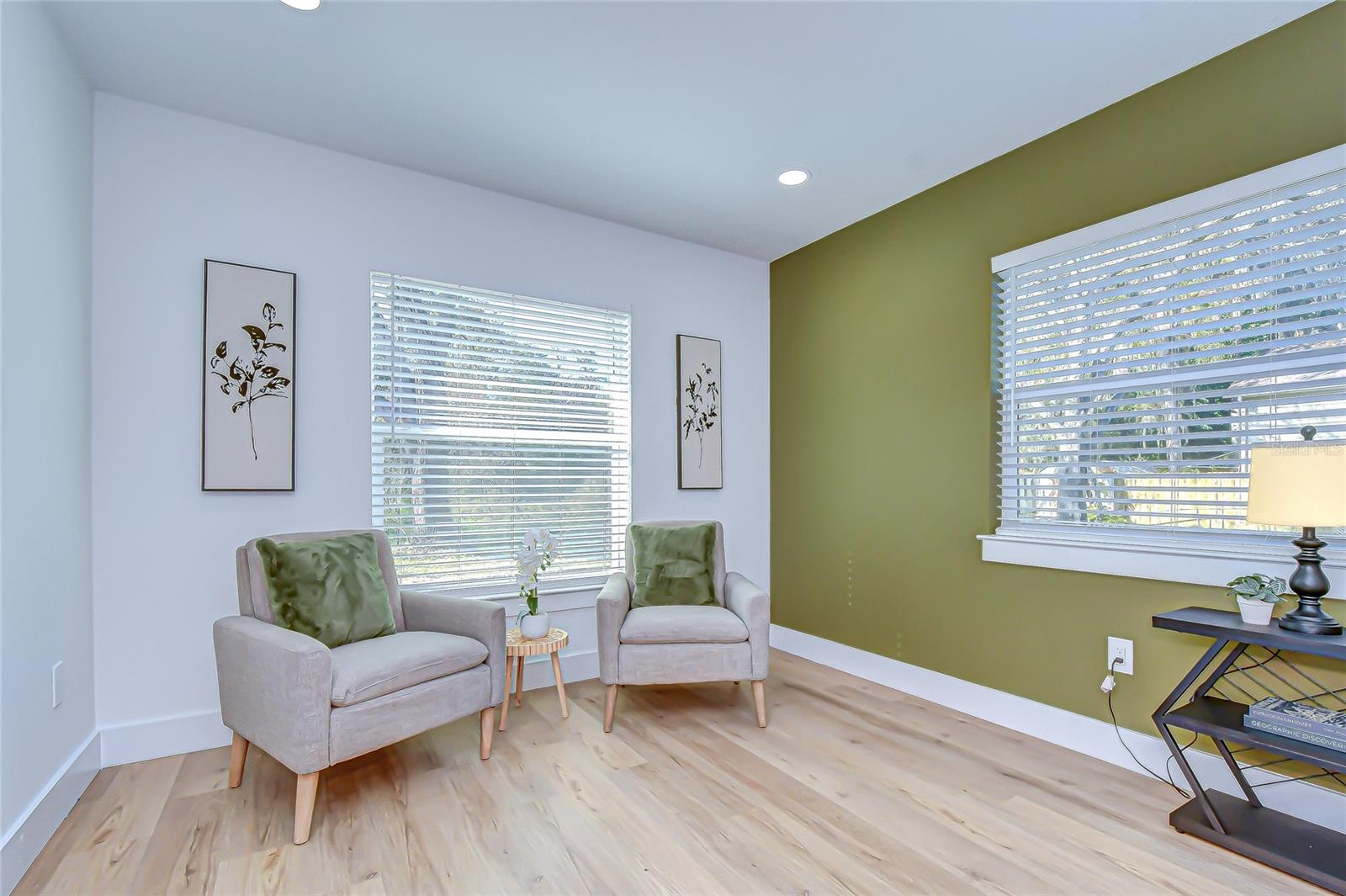 Image 26 of 33 For 909 Lake Charles Circle