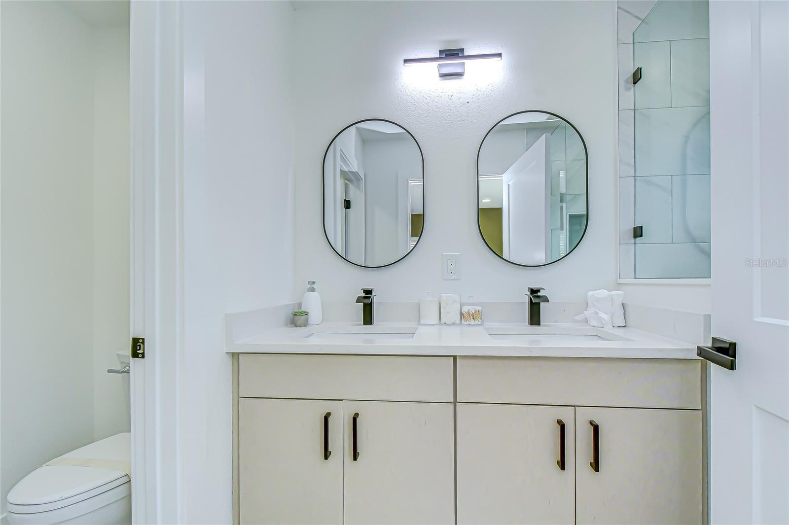 Image 27 of 33 For 909 Lake Charles Circle