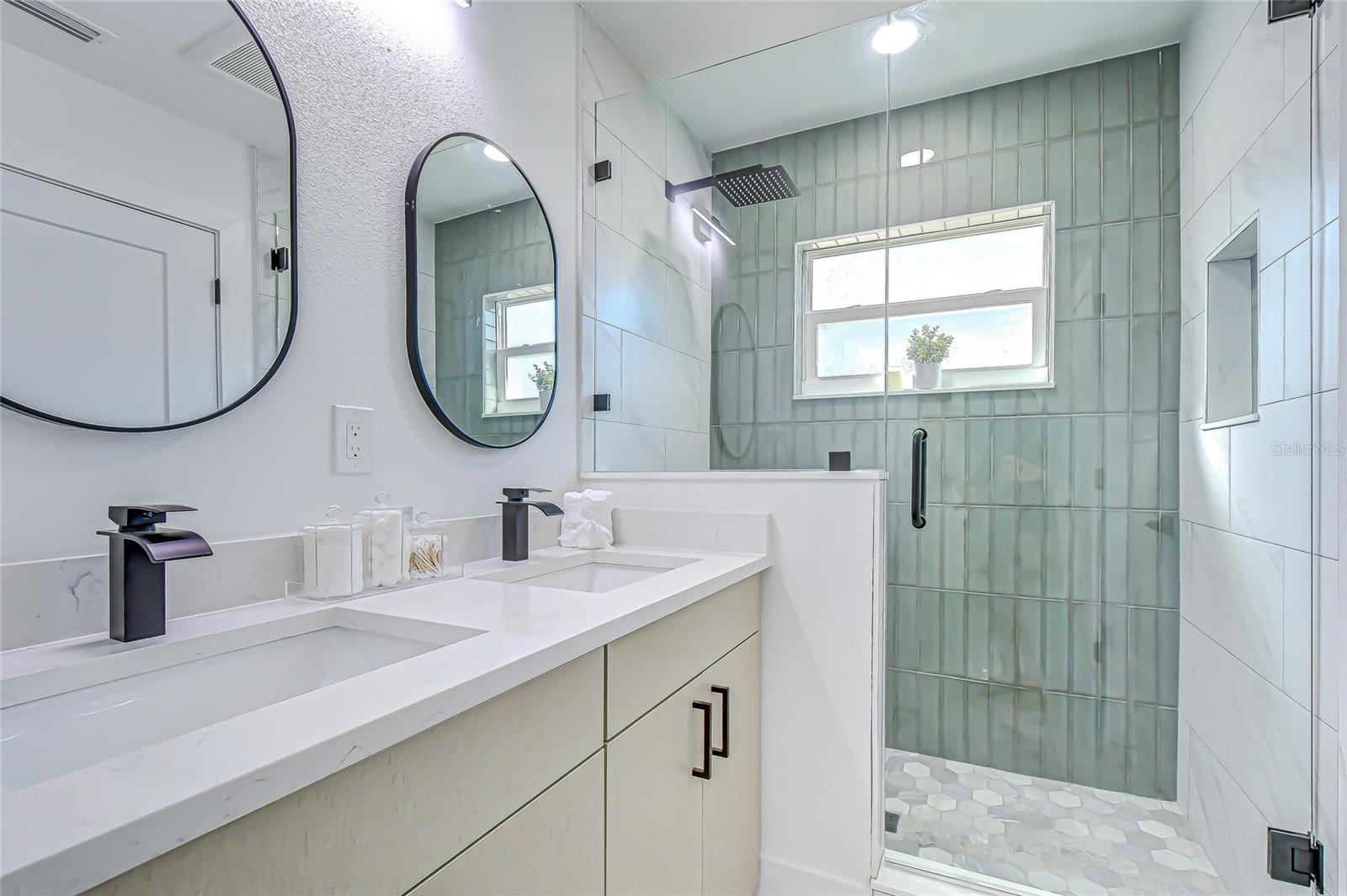 Image 28 of 33 For 909 Lake Charles Circle