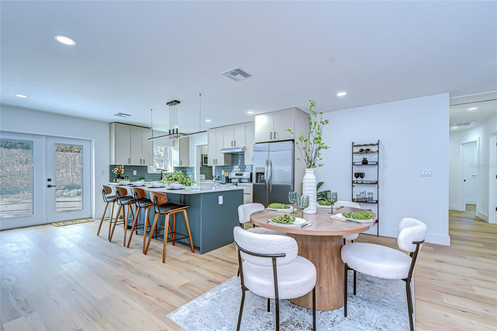 Image 3 of 33 For 909 Lake Charles Circle